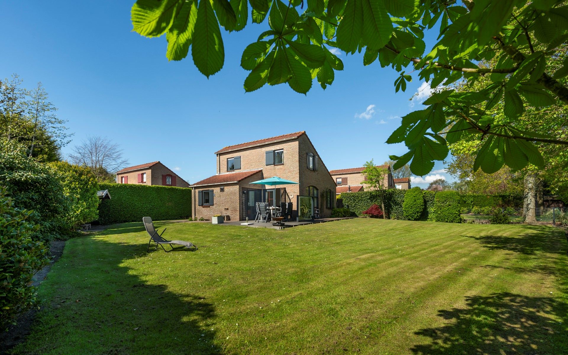 Vacation home Schouwse Duin 35 with spacious garden in Burgh-Haamstede, perfect for relaxation in Zeeland.