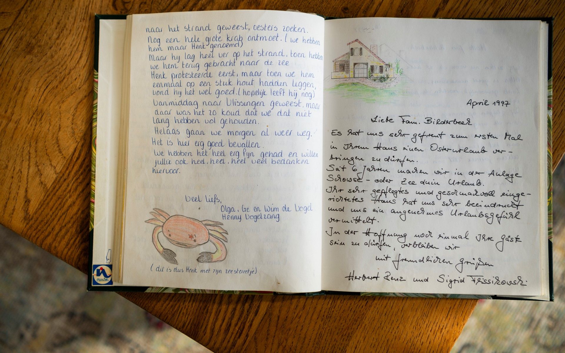 Guestbook with colorful cover in Vakantiewoning Schouwse Duin 35, Burgh-Haamstede, a reminder of fine times in Zeeland.