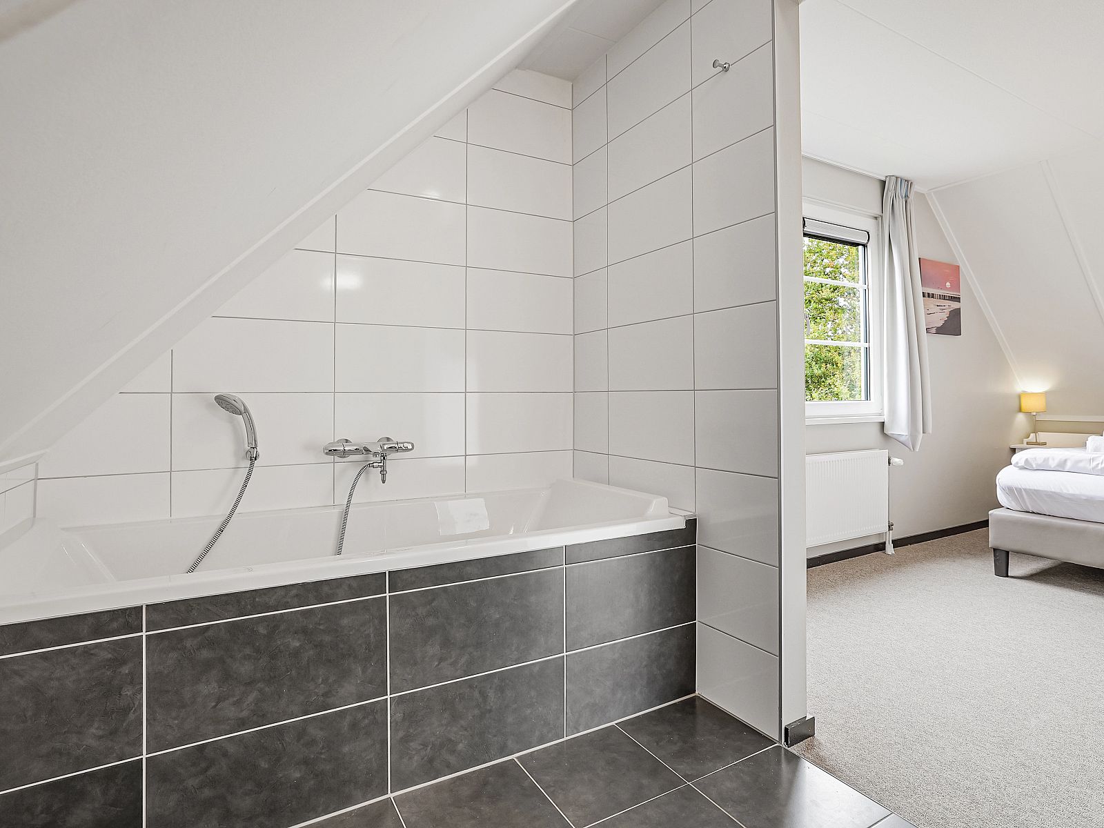 Zwei Schlafzimmer mit Einzelbetten im Resort Haamstede 6-Personen-Bungalow 6D, Burgh-Haamstede.