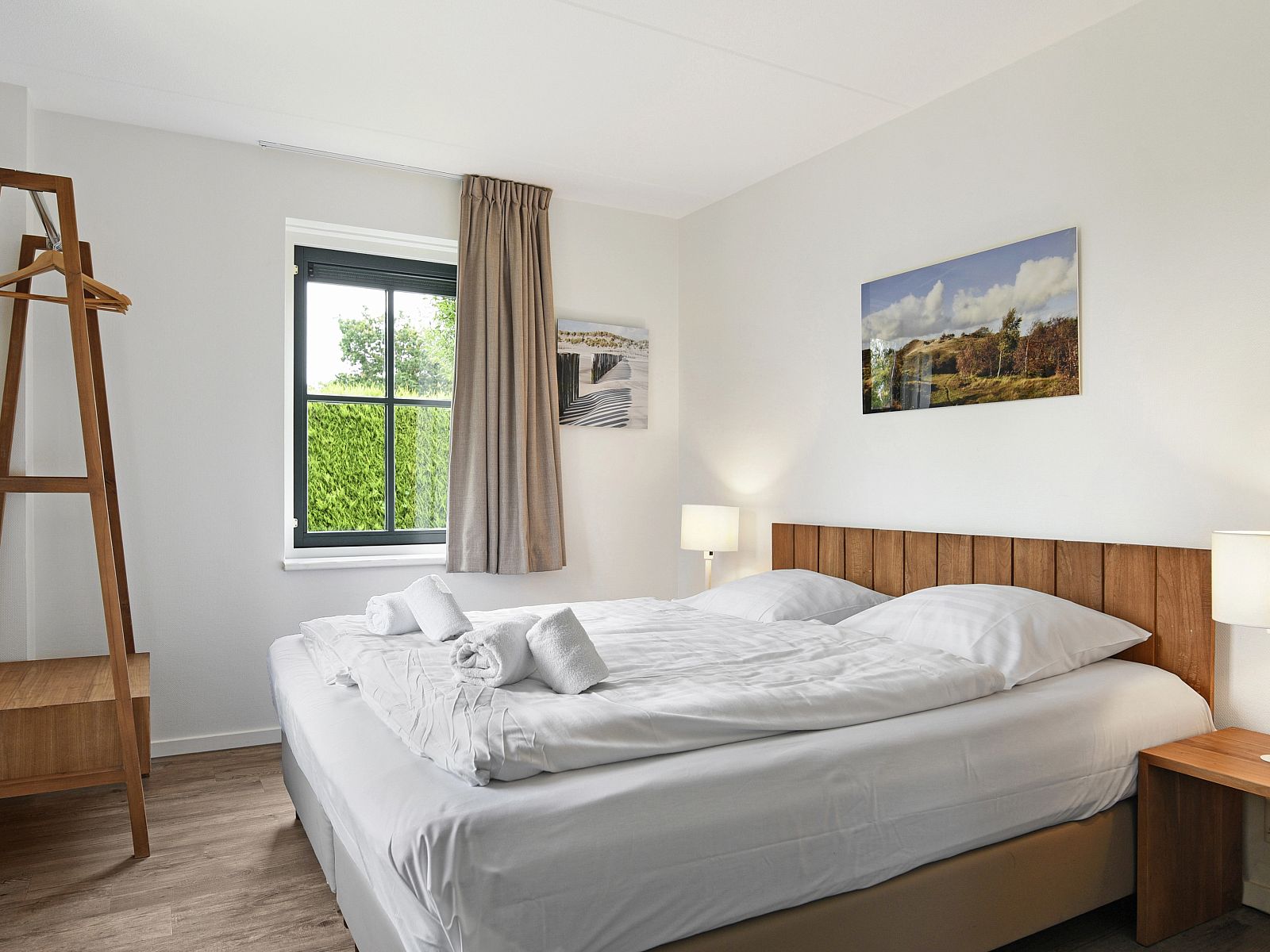 Guest house 600484 - Bungalow Schouwen-Duiveland - Duinpark 't Hof van Haamstede | 8-persoons bungalow | 8E1