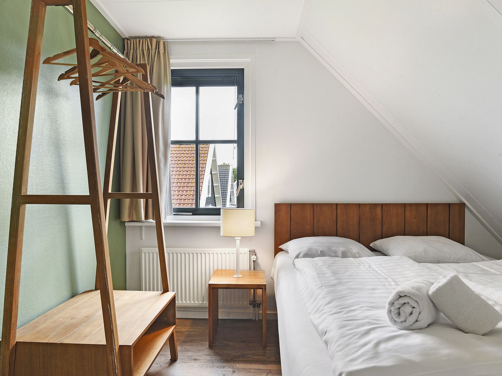 Guest house 600484 - Bungalow Schouwen-Duiveland - Duinpark 't Hof van Haamstede | 8-persoons bungalow | 8E1