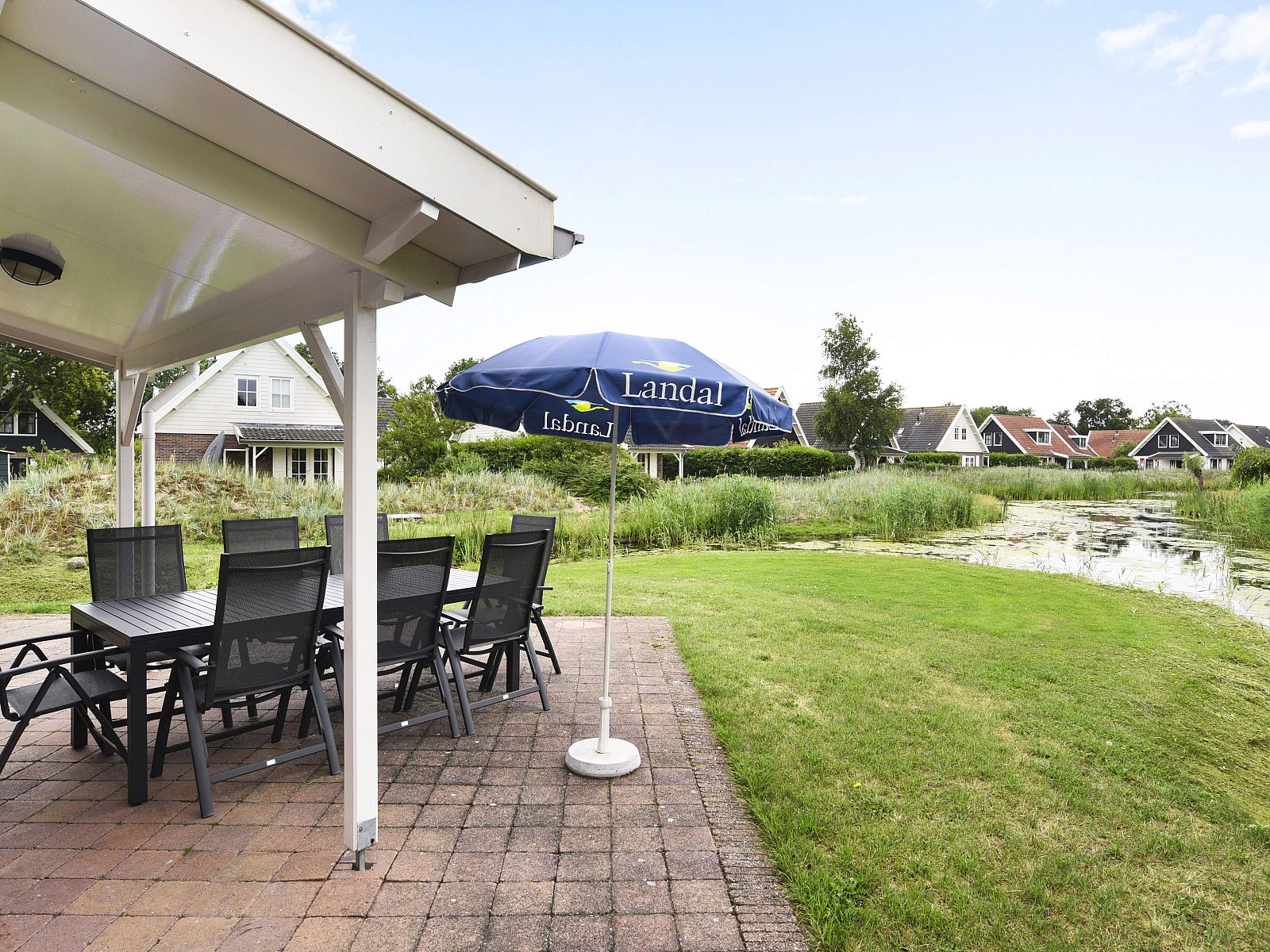 Guest house 600484 - Bungalow Schouwen-Duiveland - Duinpark 't Hof van Haamstede | 8-persoons bungalow | 8E1