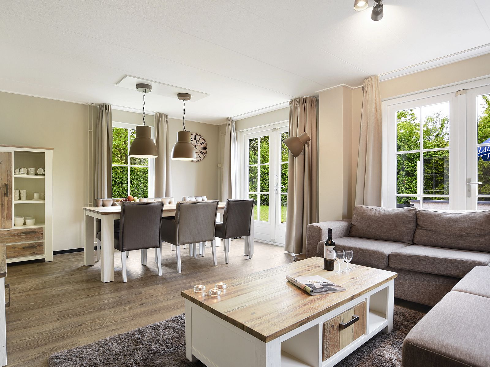 Guest house 600497 - Bungalow Schouwen-Duiveland - Villapark Livingstone | 4-persoons villa | 4L