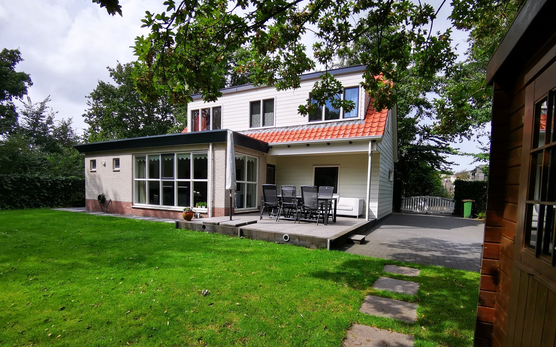 Ferienhaus Duinweg 12 in Renesse, ein charmantes Ferienhaus mit grossem Garten und moderner Terrasse in Zeeland.