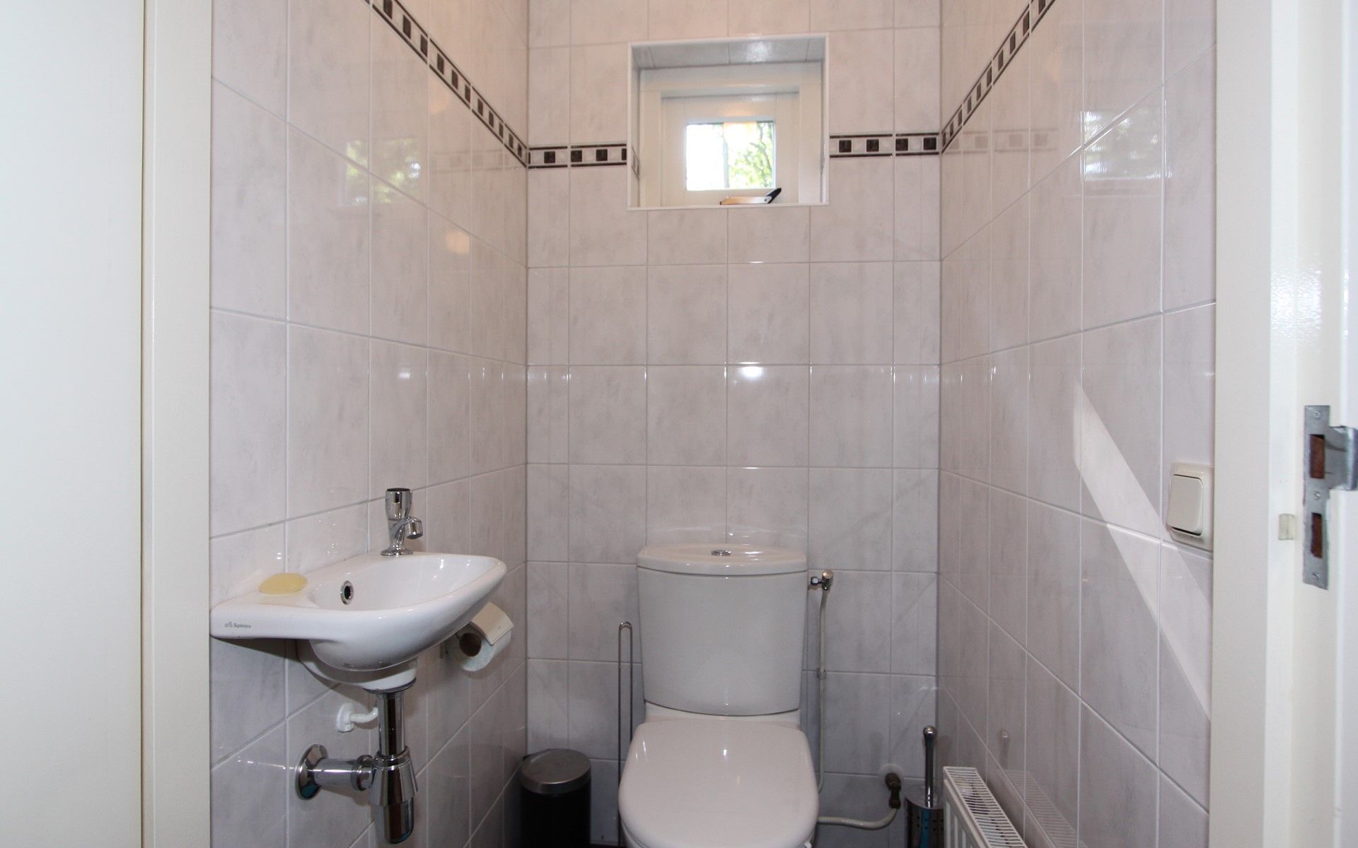 Stilvolles Badezimmer im Ferienhaus Duinweg 12 in Renesse, mit moderner Ausstattung in Zeeland.