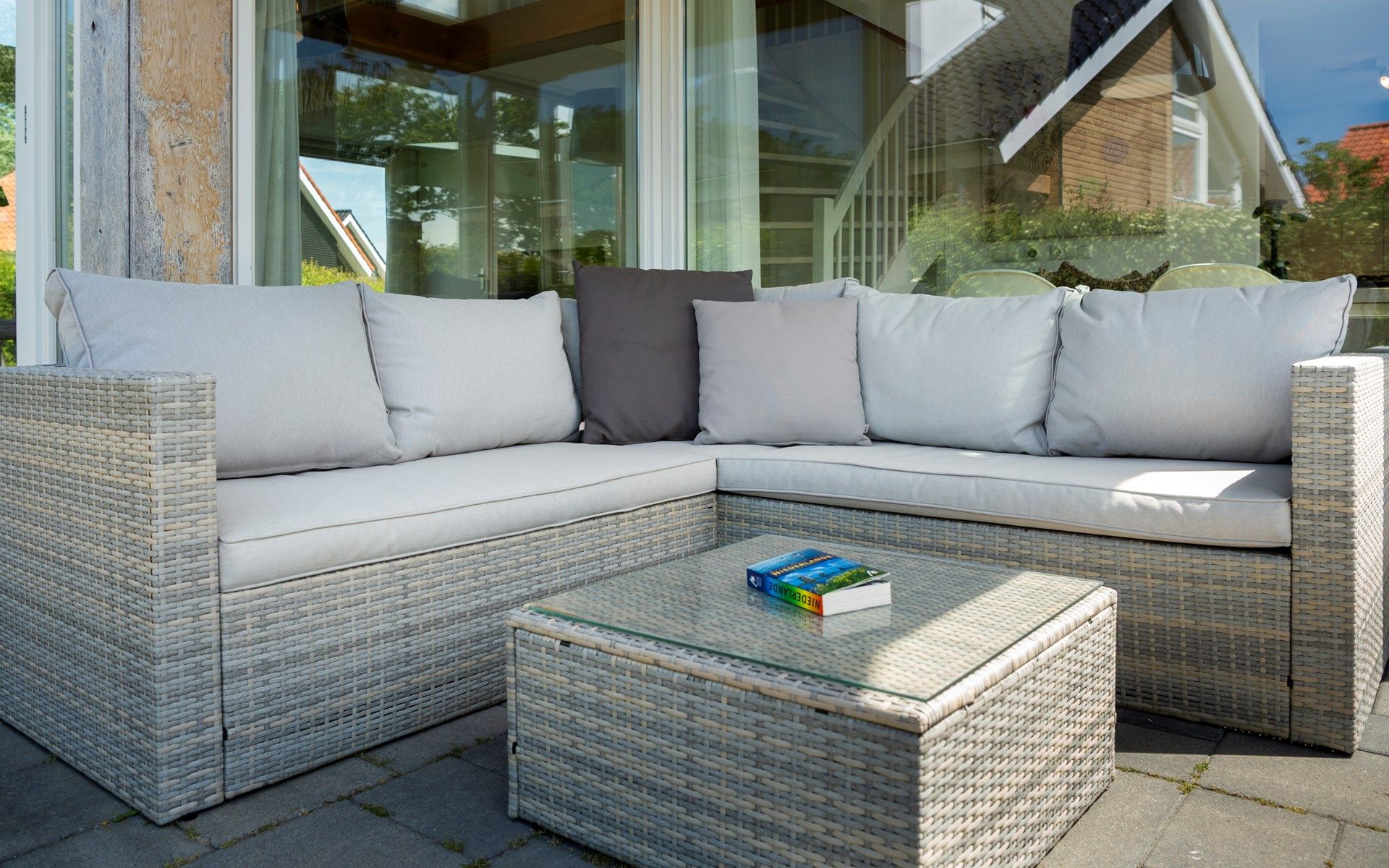 Komfortable Aussenbank im Ferienhaus Zonnedorp 8, De Zeehond in Renesse, Zeeland.