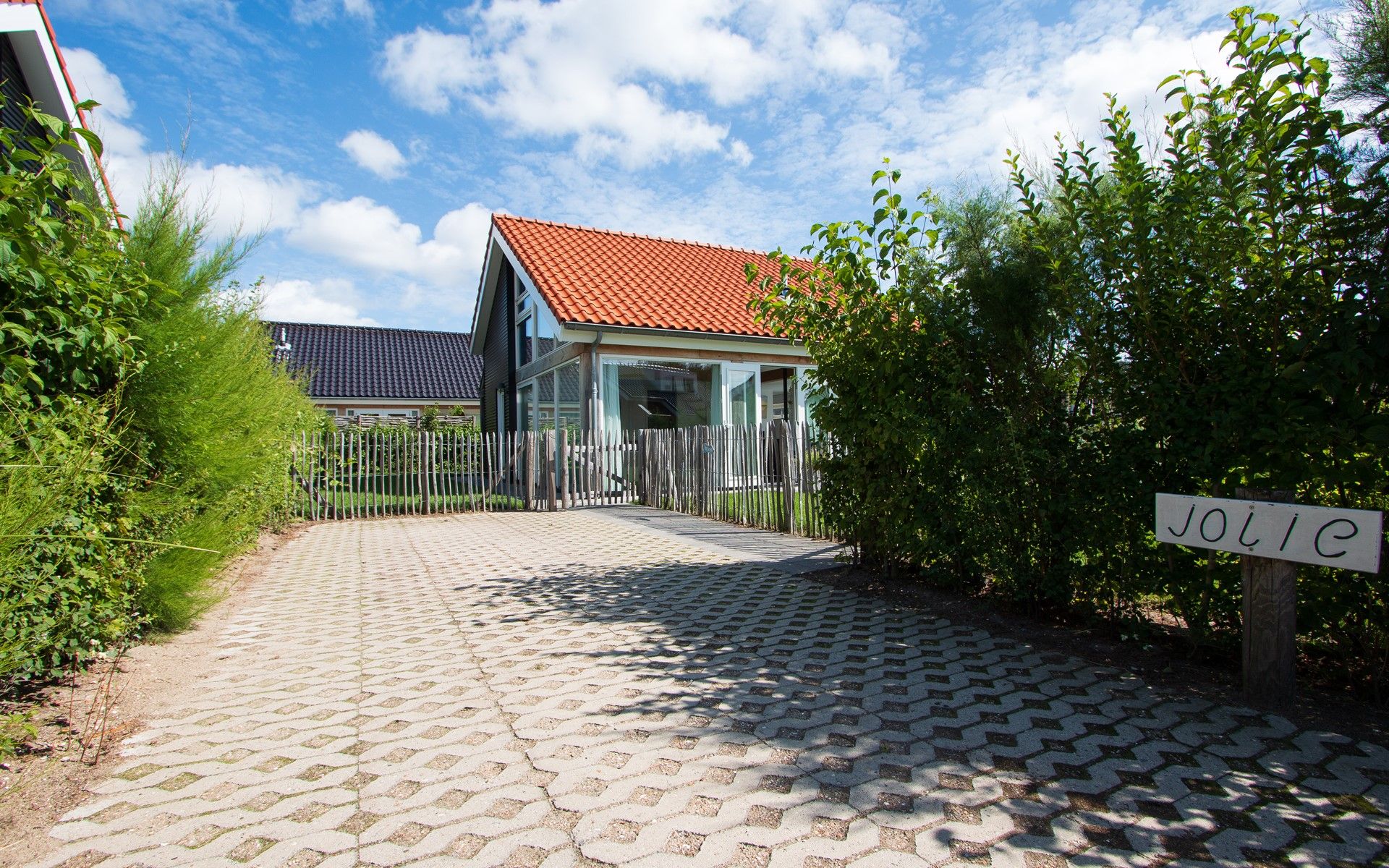 Eingang zum Ferienhaus Zonnedorp 12 Jolie in Renesse mit geschlossenem Garten.