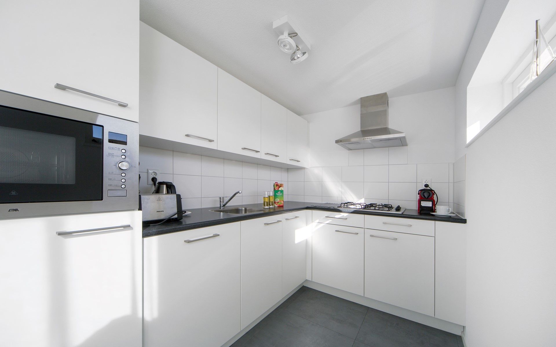 Moderne Kueche im Ferienhaus Zonnedorp 12 Jolie, Renesse, komplett ausgestattet zum Kochen.