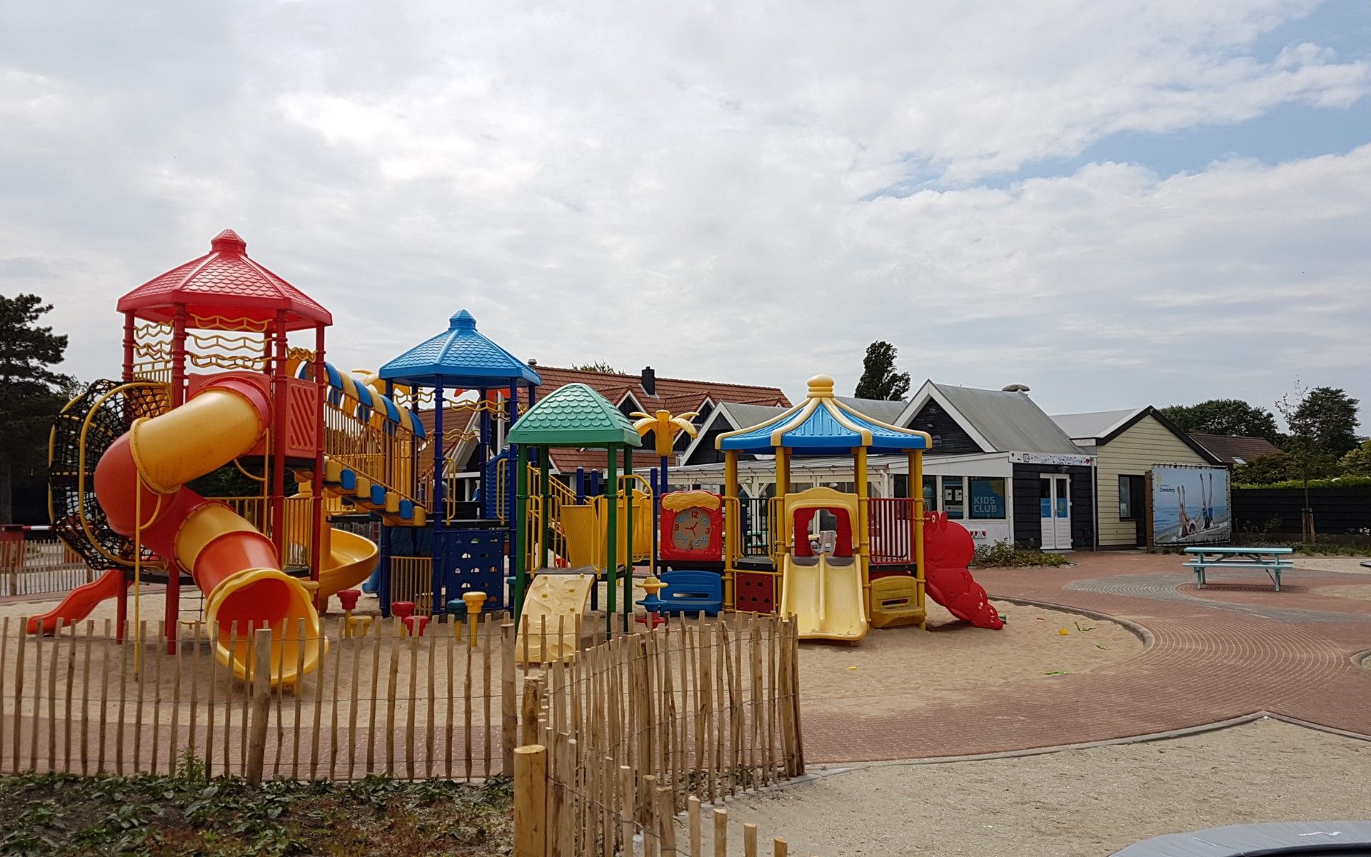 Spielplatz im Ferienhaus Zonnedorp 12 Jolie, Renesse, ideal fuer Kinder zum Spielen.