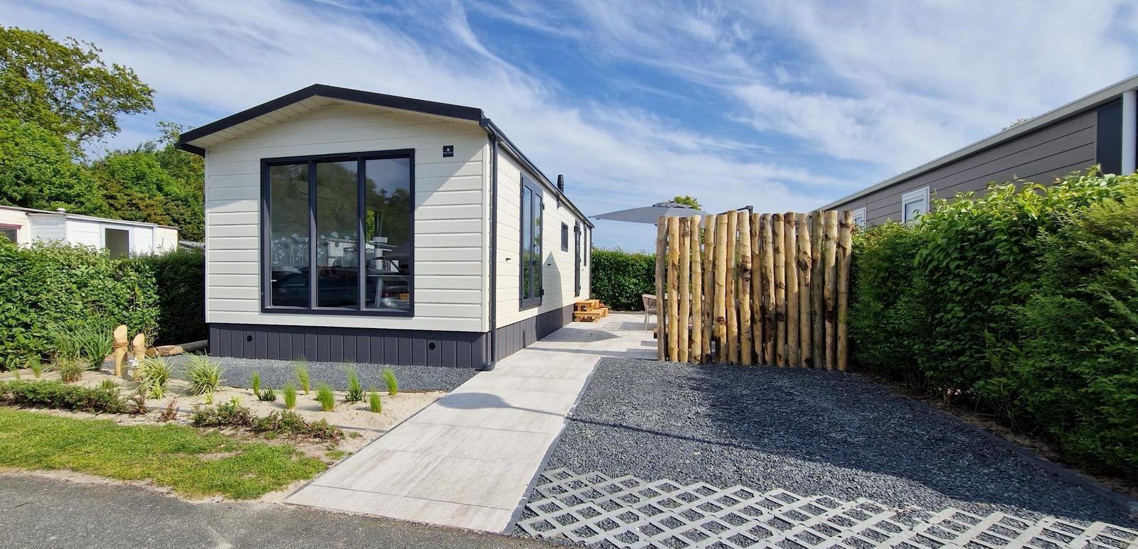 VZ2326 Holiday Chalet Stern 1866 Renesse in Zeeland offers a modern exterior in Renesse, Schouwen-Duiveland.