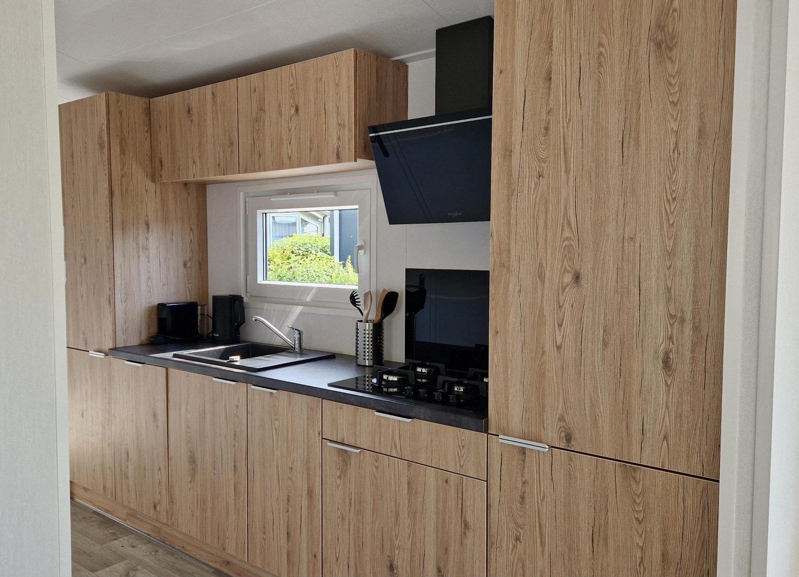 Bathroom with shower in VZ2326 Holiday Chalet Stern 1866 Renesse, offers comfort in Renesse, Zeeland.