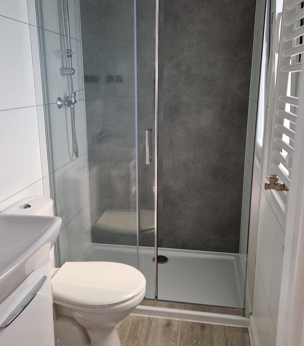 Master bedroom of VZ2326 Holiday Chalet Stern 1866 Renesse with double bed in Schouwen-Duiveland.