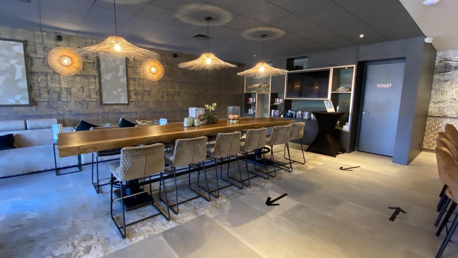 Modern bar with seating near VZ2326 Holiday Chalet Stern 1866 Renesse in Renesse, Zeeland.