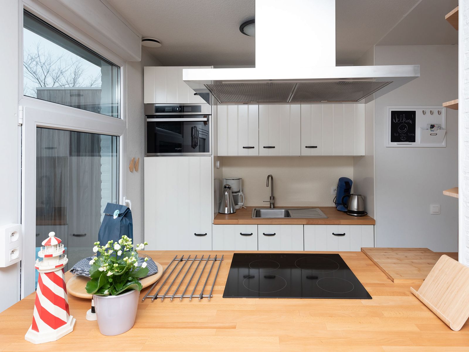 Modern kitchen in Holiday home Horizon by the Sea, Renesse, fully equipped with all necessities.