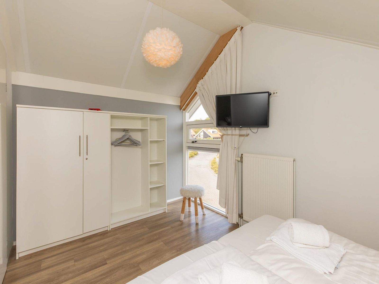 Guest house 6007215 - Holiday property Schouwen-Duiveland - Zonnedorp Kavel 10 Renesse | Villa near the Beach & with Spa