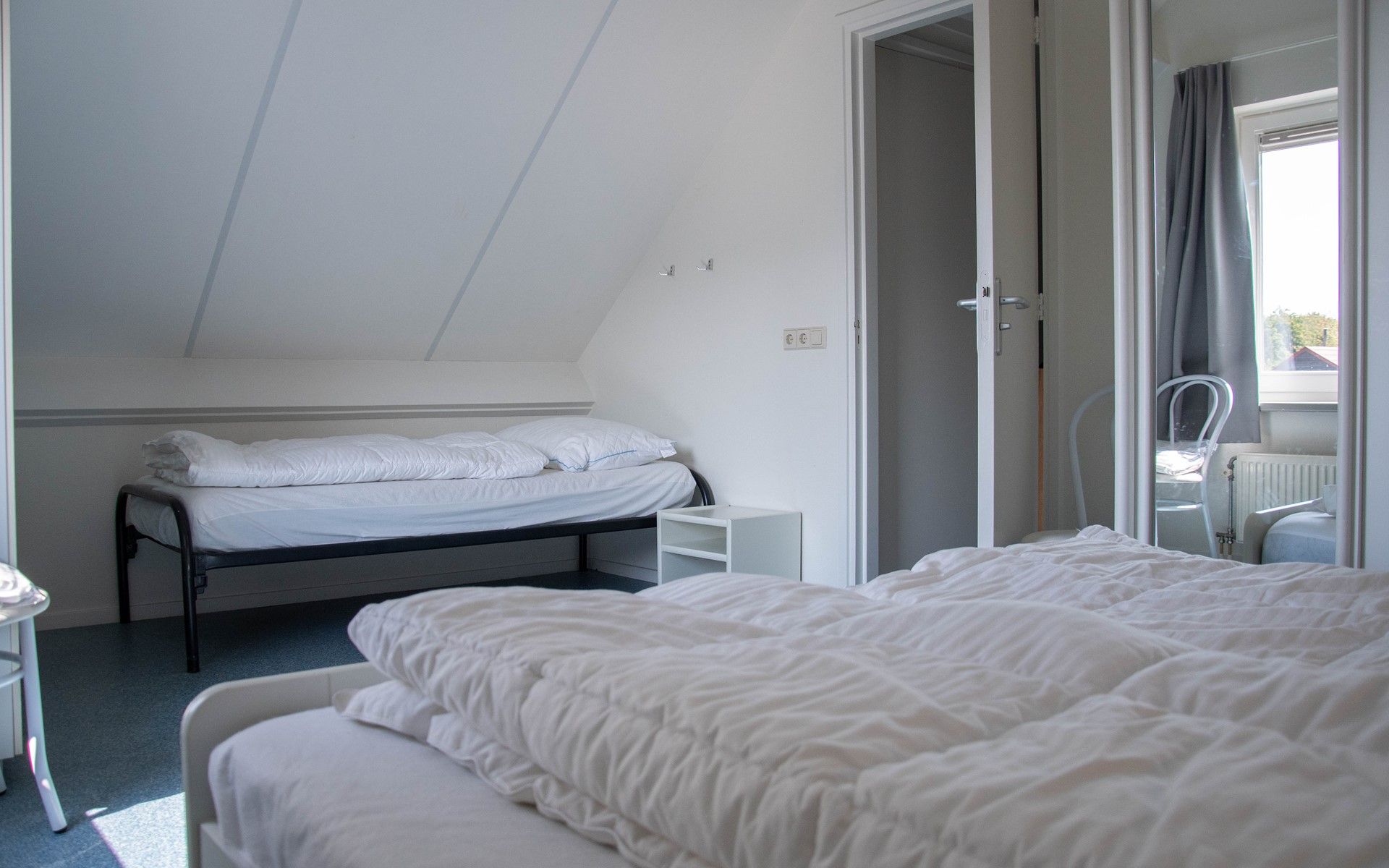 Second bathroom in Holiday Home Horizon 95, Zeeland, with modern amenities and lots of natural light.