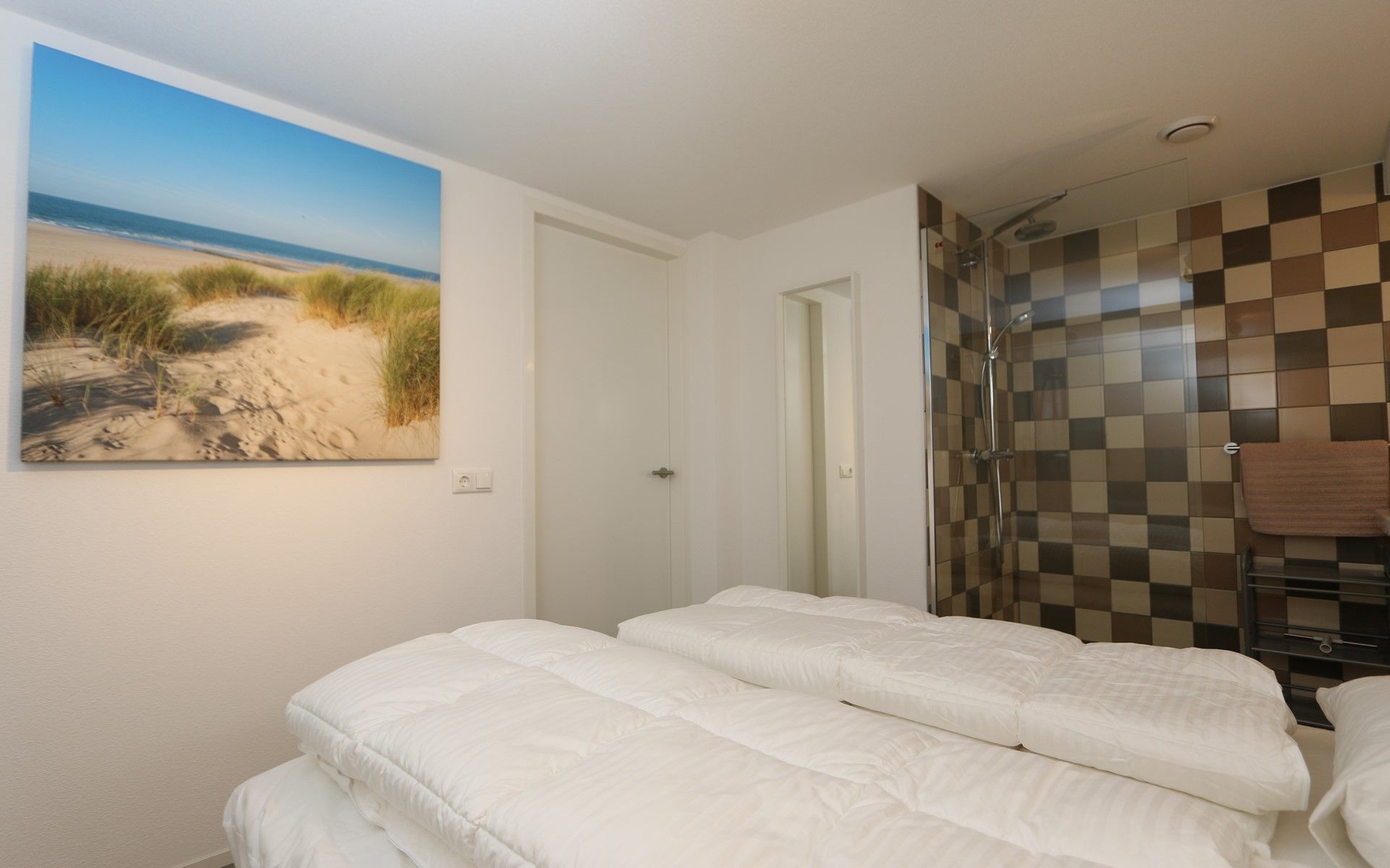 Cozy bedroom in vacation home Mon Repos with white closet and beach decor in Renesse