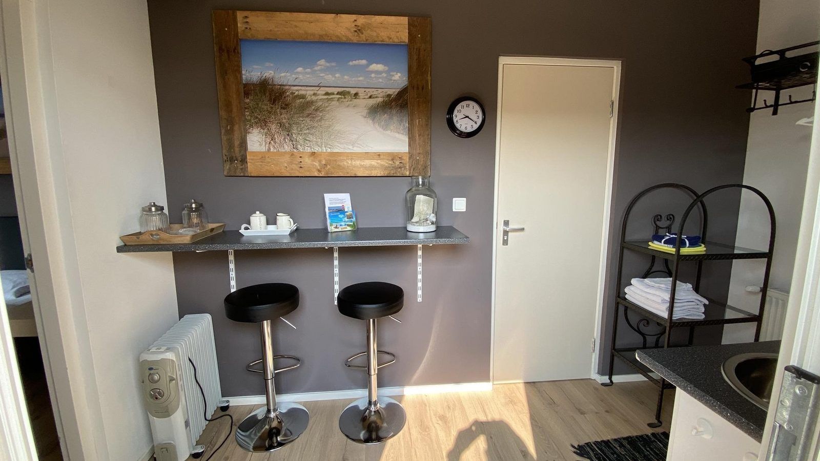 Moderne Einrichtung des VZ712 Apartment Renesse im schoenen Renesse, Zeeland.