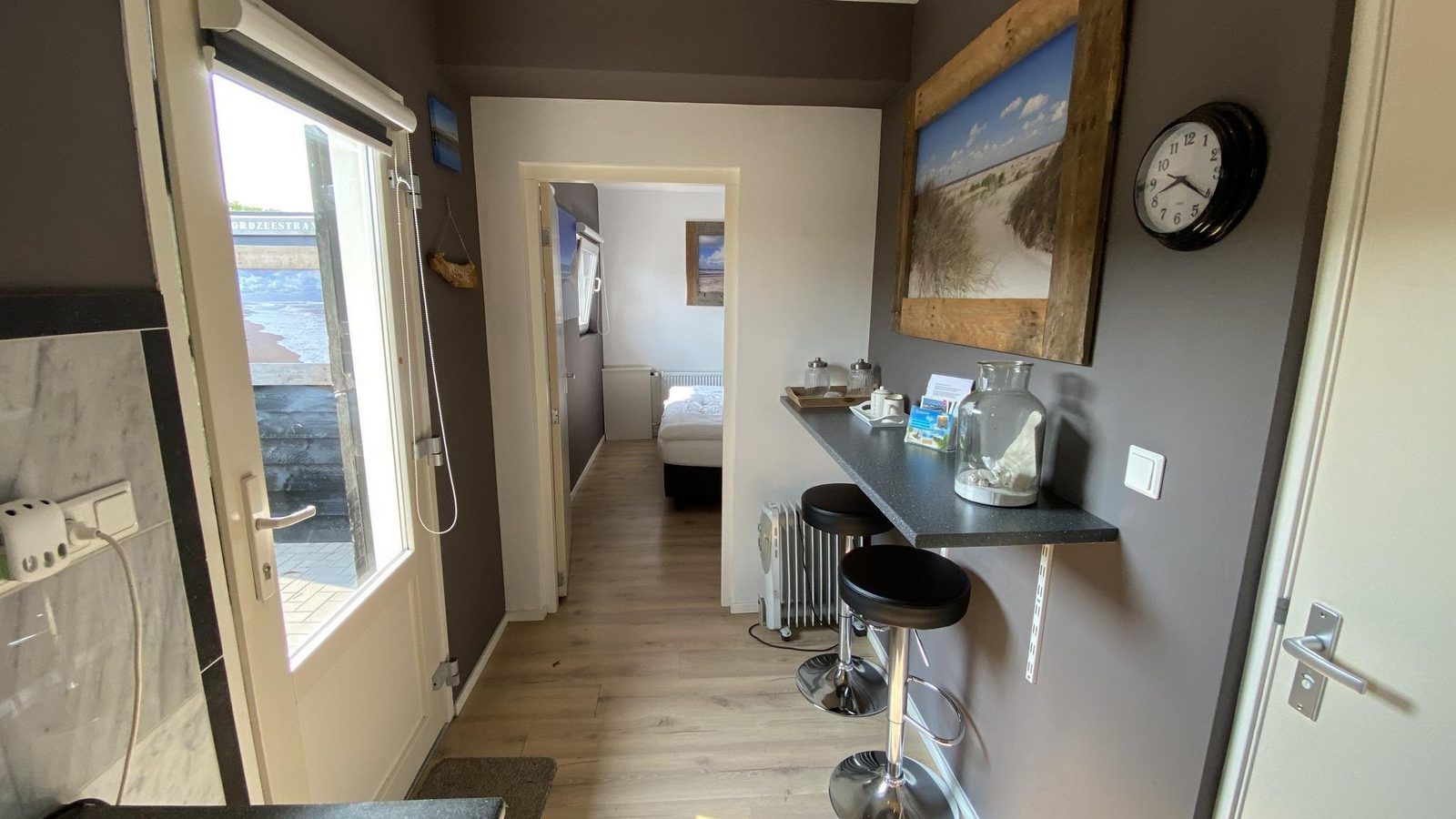 Gemuetliche Sitzecke im VZ712 Apartment Renesse, ideal fuer einen entspannten Aufenthalt in Zeeland.