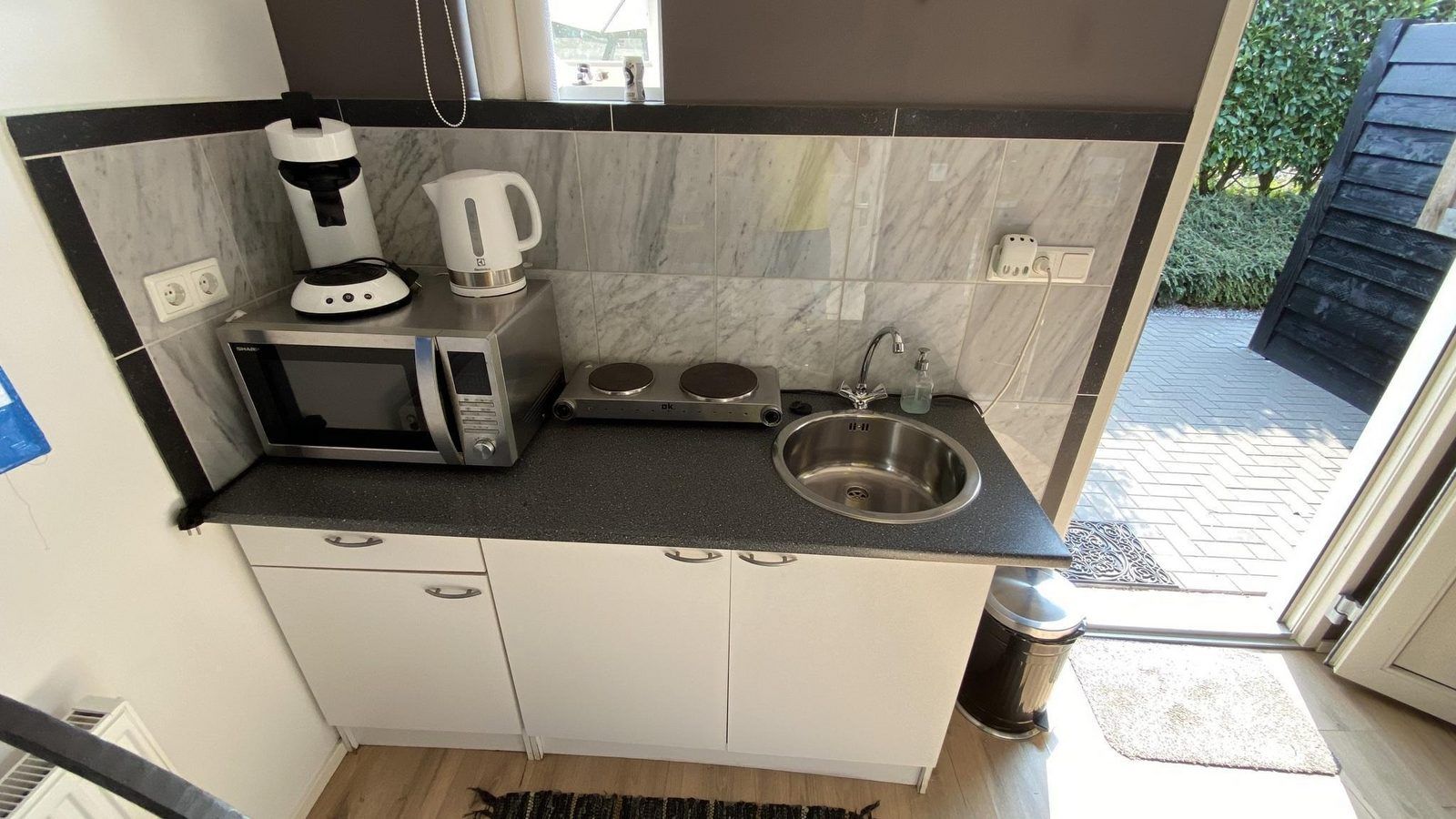 Praktische Kuechenzeile im VZ712 Apartment Renesse, Ferienhaus in Schouwen-Duiveland.