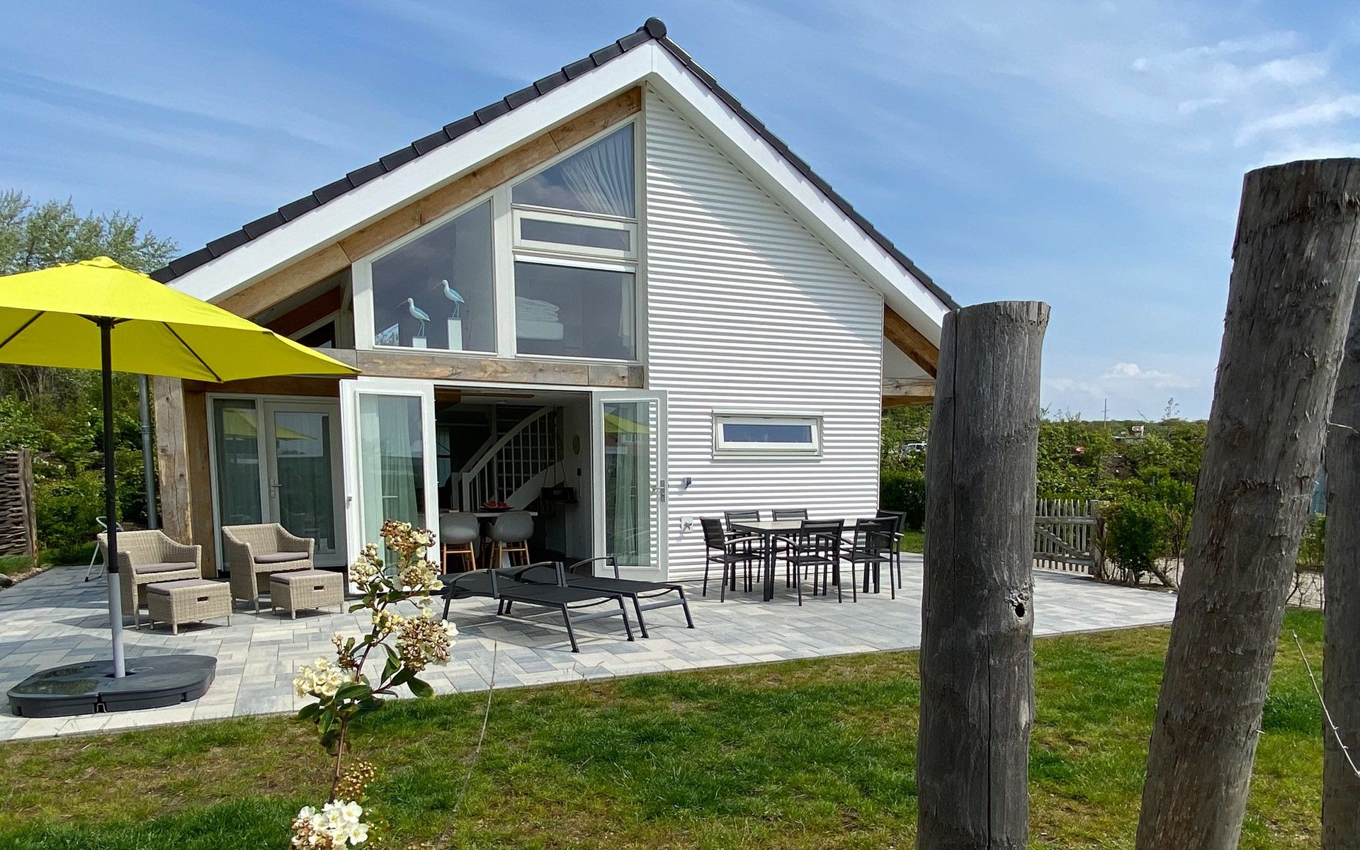 Aussenansicht des Ferienhauses Zonnedorp 29 Strandloper mit Terrasse und Garten in Renesse, Zeeland.
