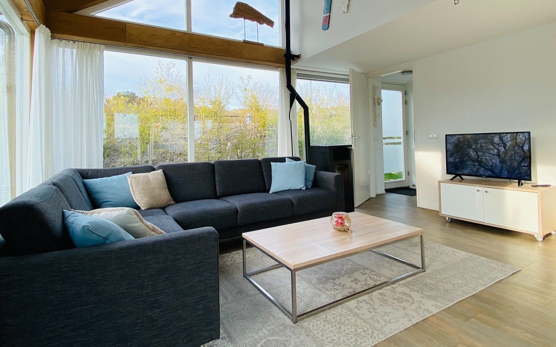 Moderne Sitzecke im Ferienhaus Zonnedorp 29 Strandloper, Renesse, Schouwen-Duiveland, Zeeland.