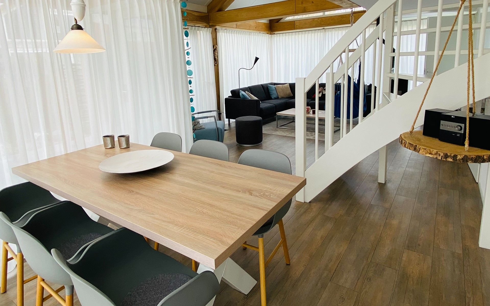 Stilvolle Essecke im Ferienhaus Zonnedorp 29 Strandloper, Renesse, Zeeland.