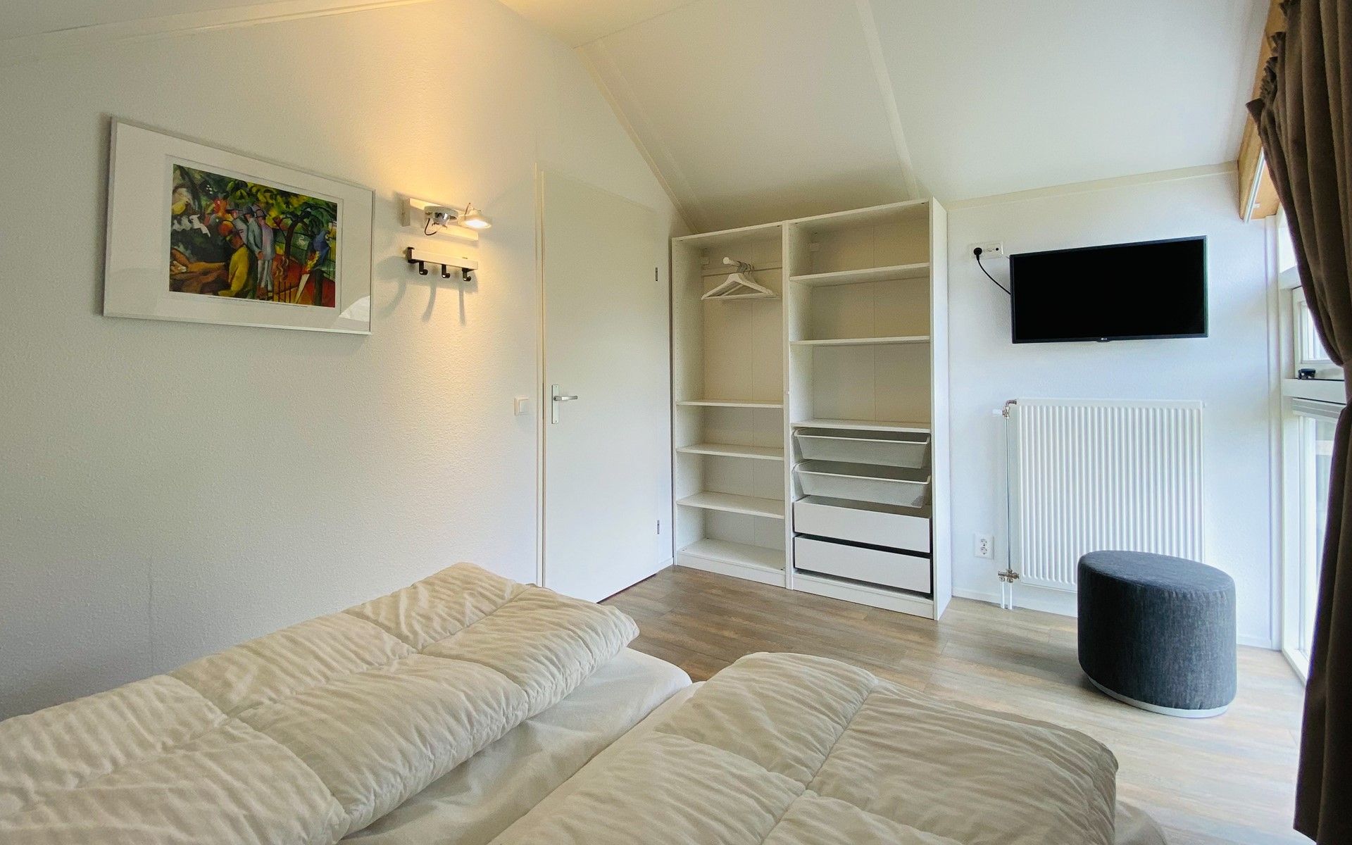 Schlafzimmer mit Aussicht in Ferienhaus Zonnedorp 29 Strandloper, Renesse, Zeeland.