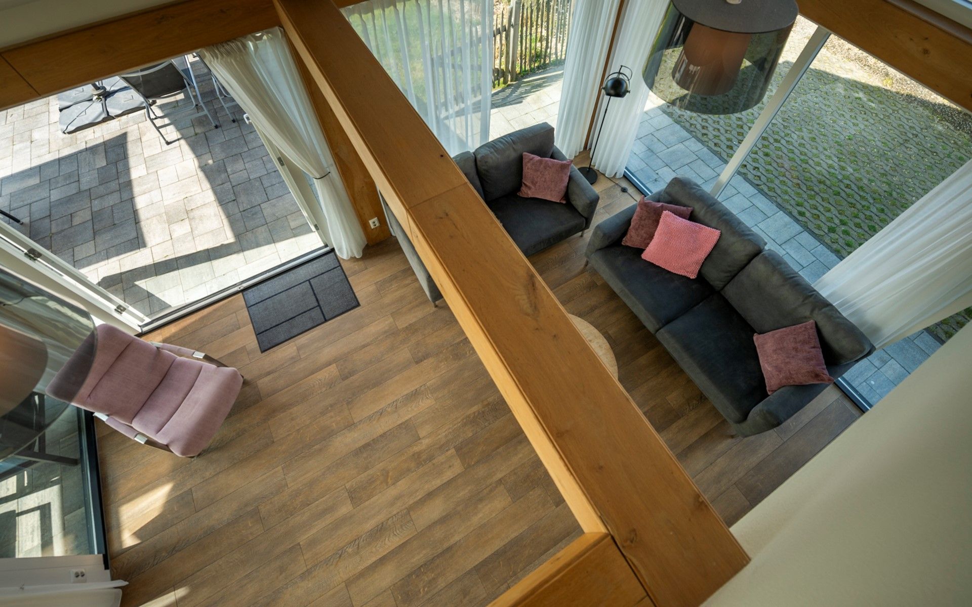 Bovenaanzicht van de trap in Vakantiehuis Zonnedorp 27 Beach Villa Renesse.