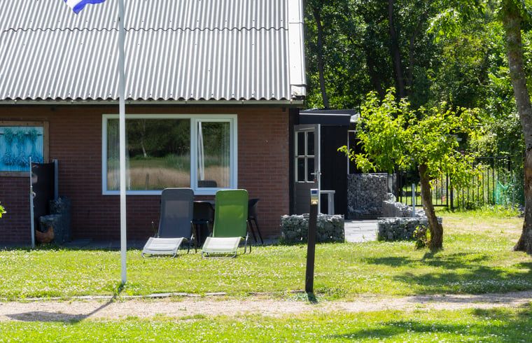 Cottage in Renesse, a charming vacation home in Zeeland with a sunny garden and cozy outdoor area.