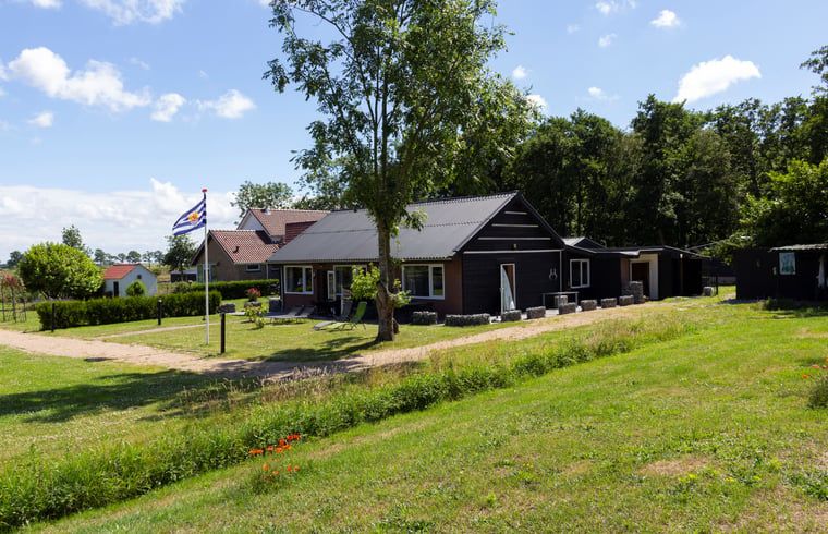 Cottage in Renesse, a vacation home in Zeeland with spacious garden and quiet location in Renesse.
