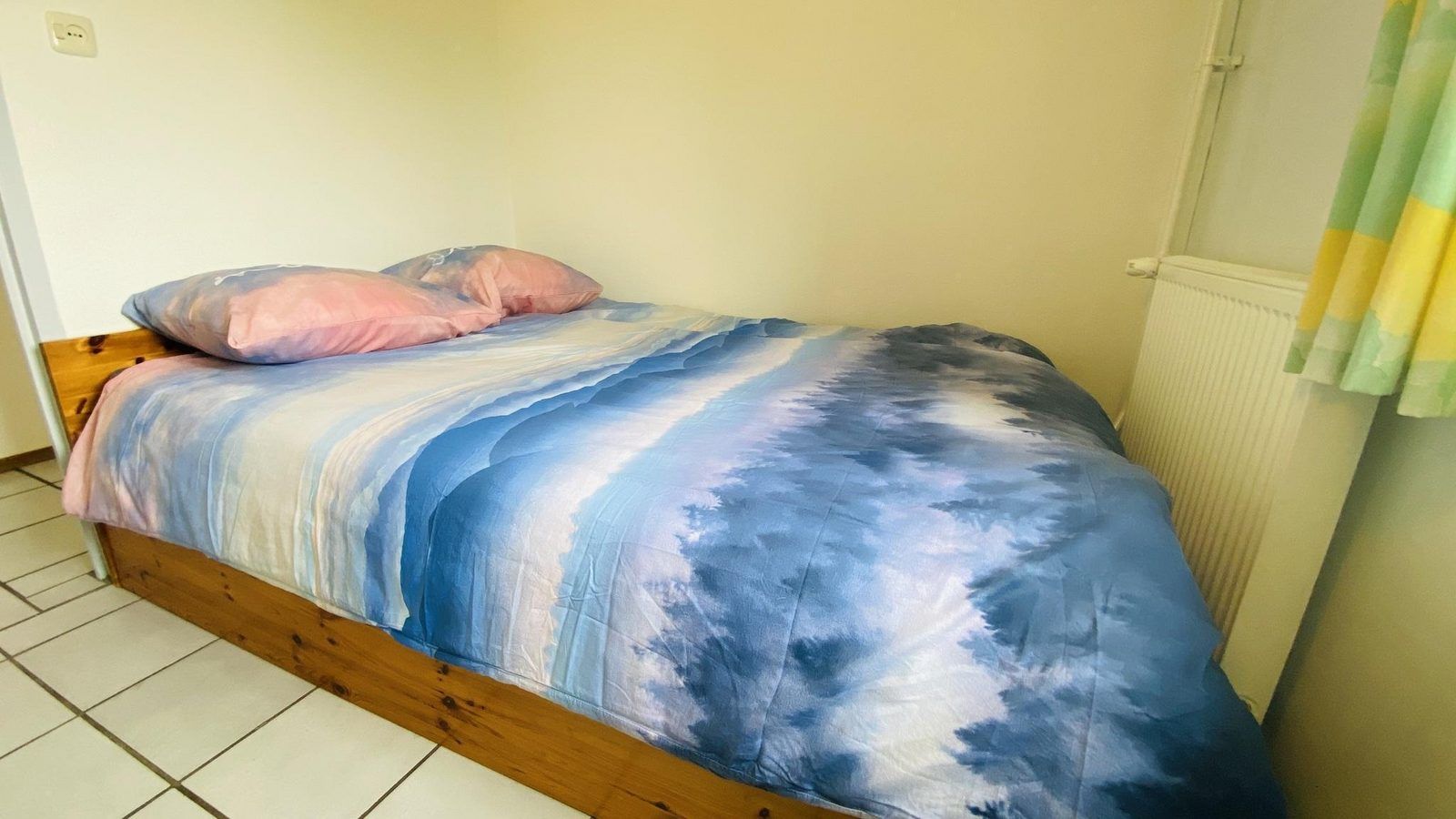 Gezellige slaapkamer in VZ182 Vakantiehuis Kerkwerve, Zeeland.