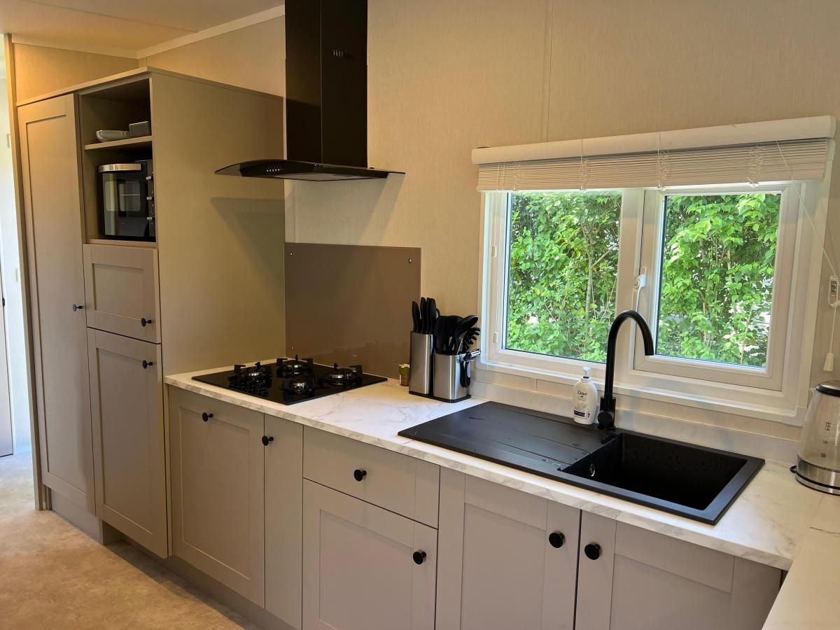 Gezellige eetruimte in Sunseeker chalet, Goedereede, Schouwen-Duiveland, Zeeland.