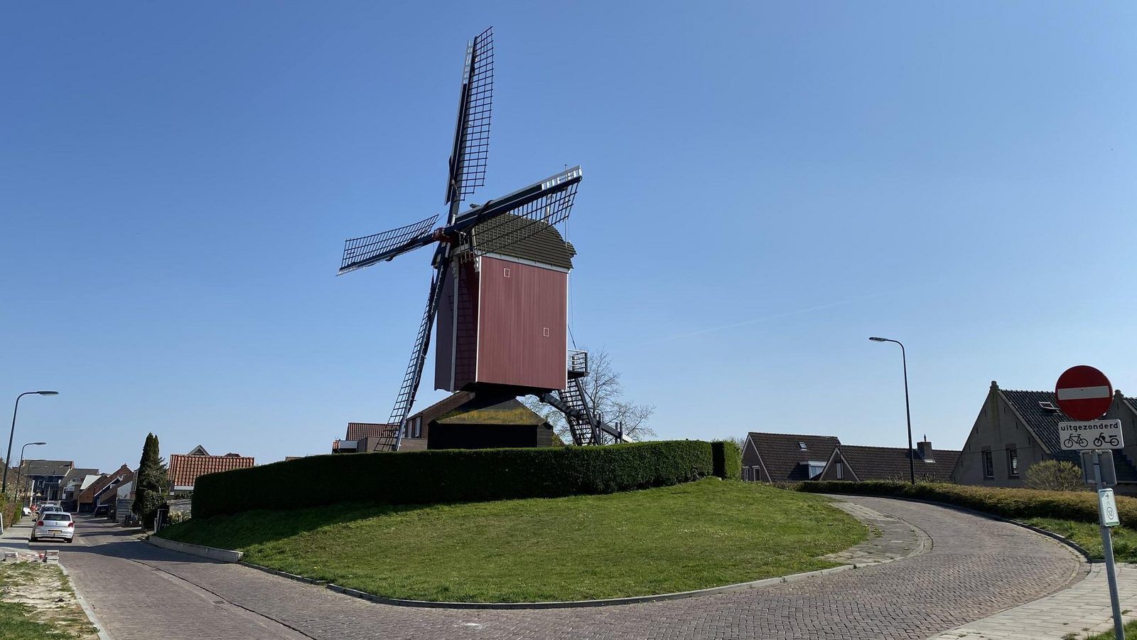 Historische molen nabij VZ1016 Vakantiechalet in Sint-Annaland, Tholen, Zeeland.