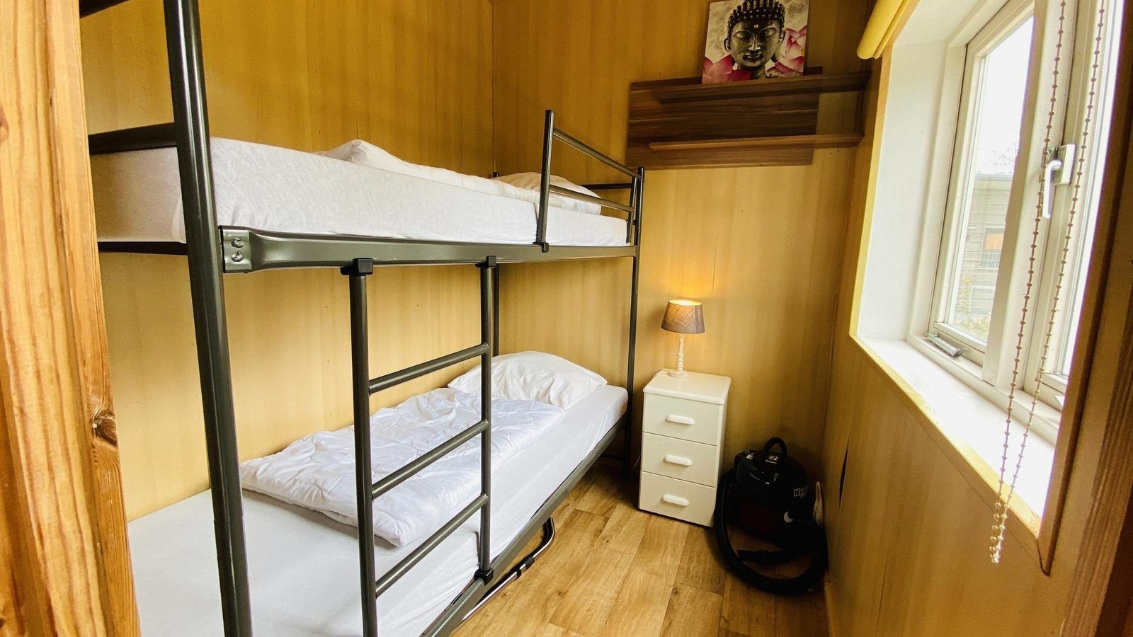 Slaapkamer met stapelbed in VZ478 Chalet 96 Sint-Annaland, Tholen, Zeeland.