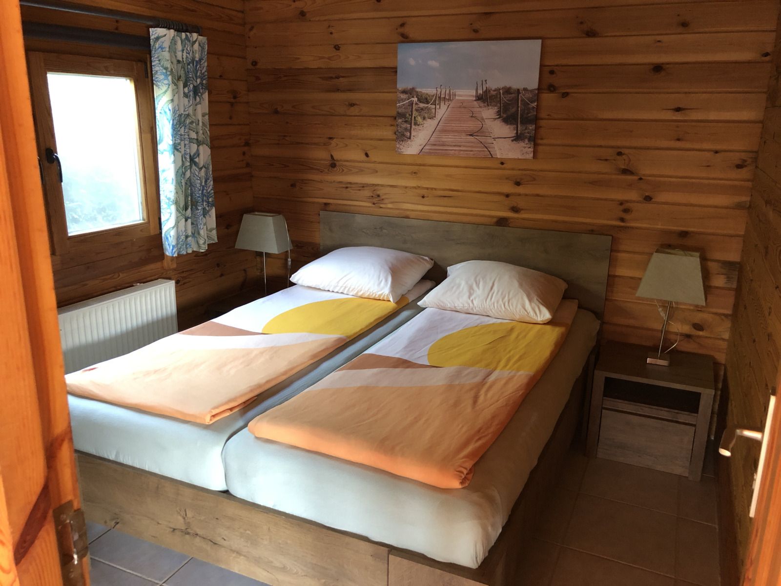 Kueche und Essbereich im Ferienhaus ZE1418, Sint-Annaland, Tholen, Zeeland.