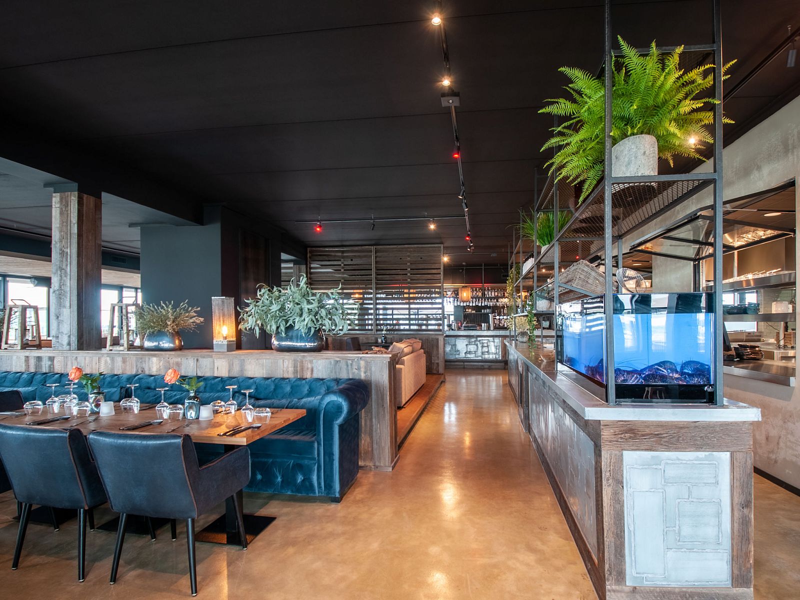 Stijlvol restaurant in Vakantiehuis Oesterdam Resort, Tholen, Zeeland, met moderne inrichting en gezellige sfeer.