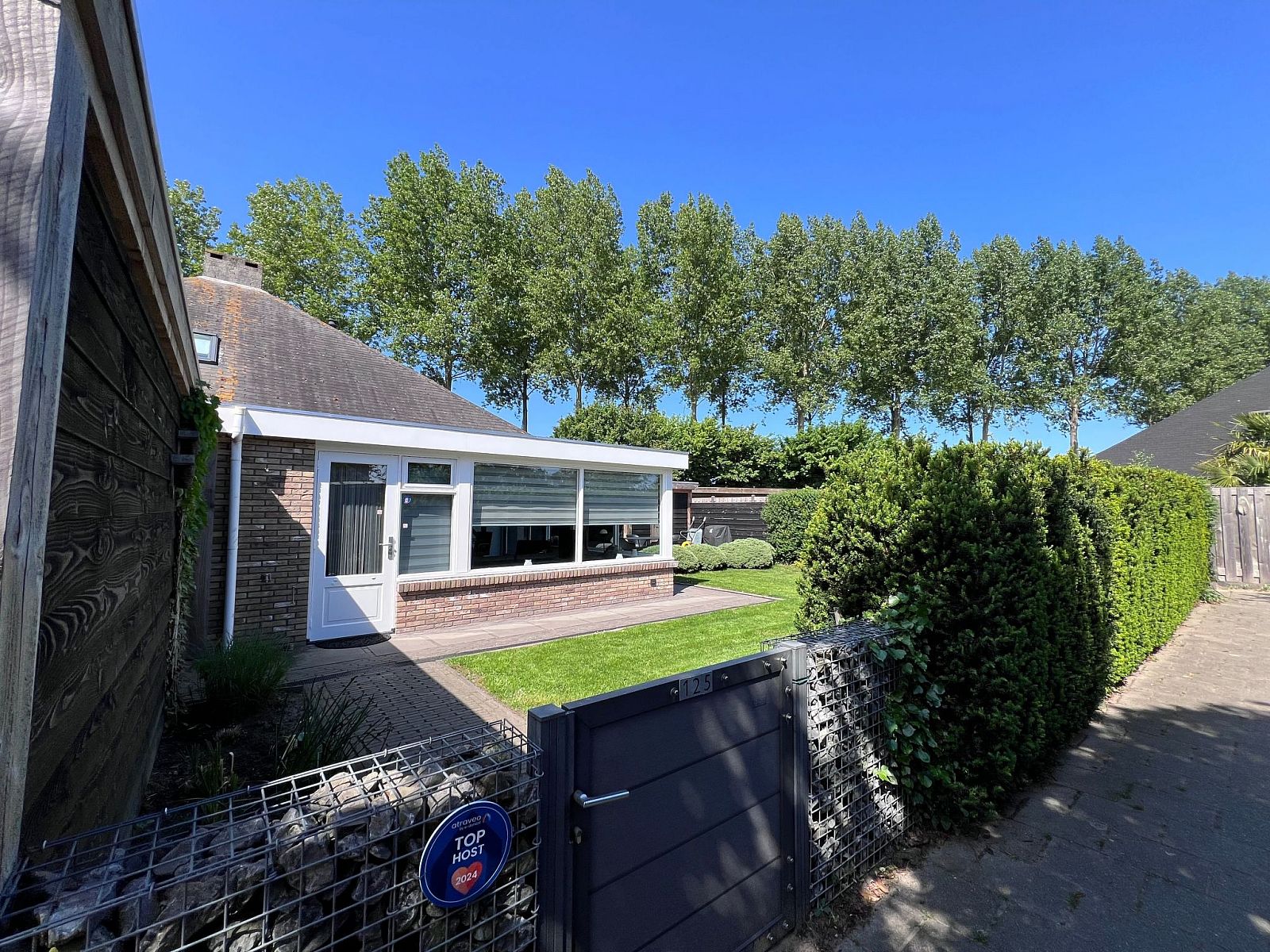 Guest house 610467 - Holiday property Tholen - Vakantiehuis in Stavenisse mit gemütlicher Terrasse