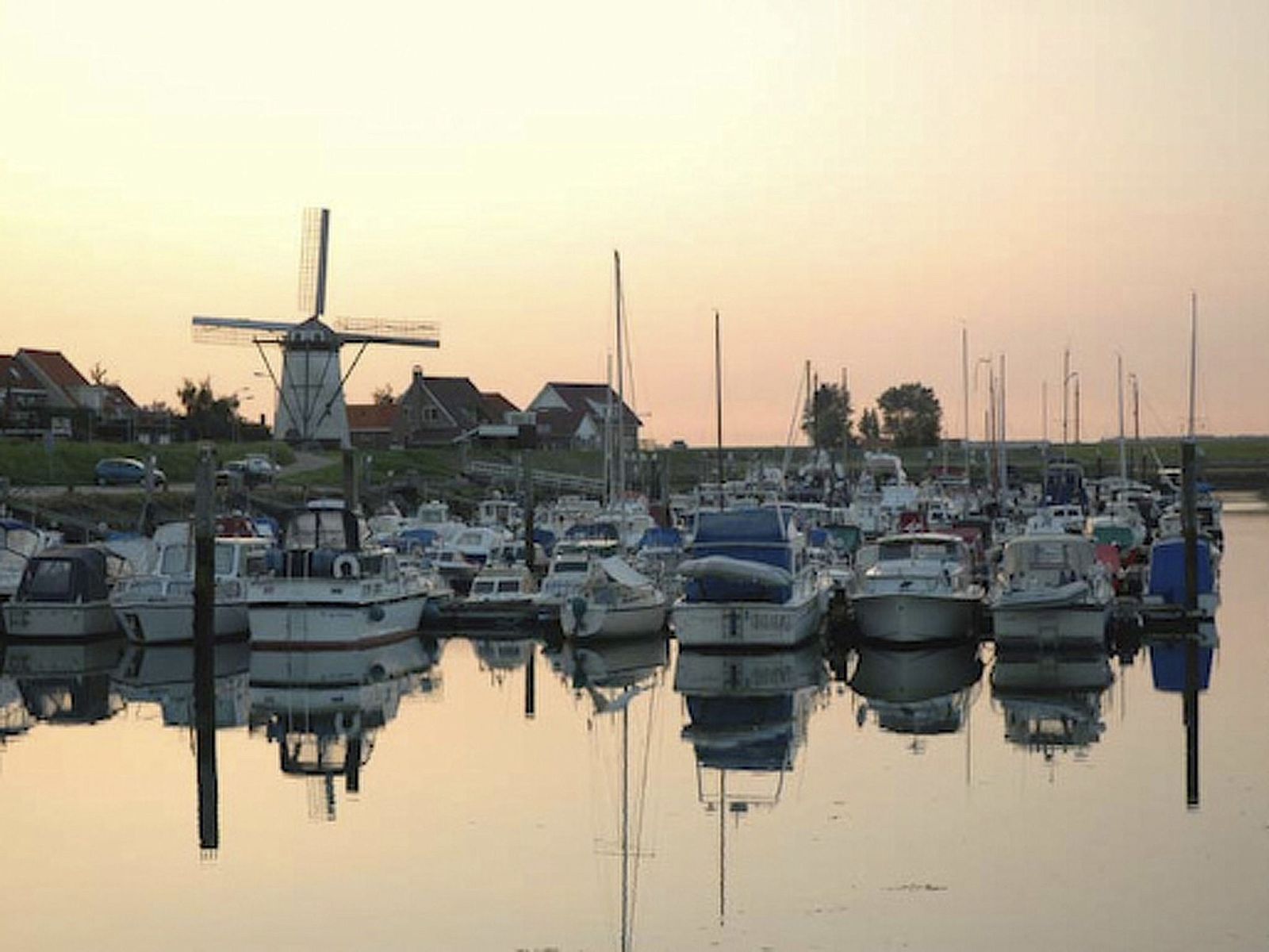 Guest house 610479 - Holiday property Tholen - Vakantiehuis am Meer in Zeeland