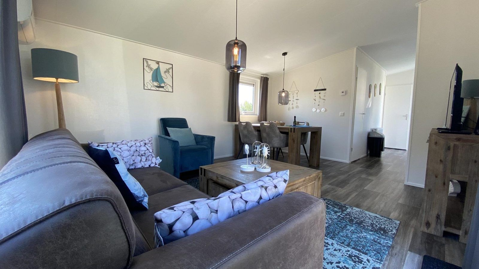 Stilvolle Sitzecke in VZ873 Ferienchalet in Scherpenisse, ideal fuer Entspannung in Tholen, Zeeland.