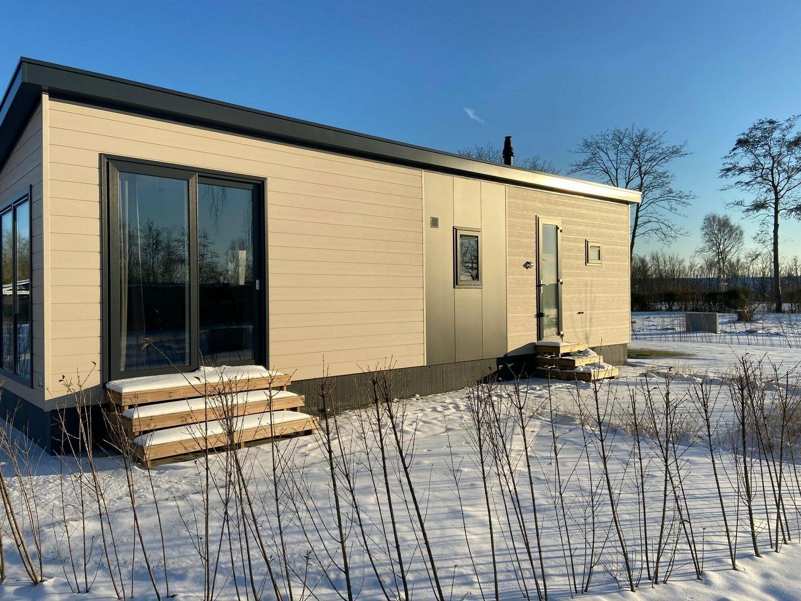 VZ873 Ferienchalet in Scherpenisse in winterlicher Umgebung mit Schnee in Tholen, Zeeland.