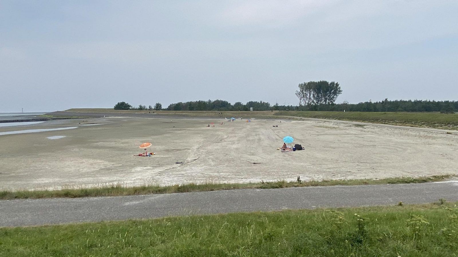 Strand in de buurt van VZ2317 Luxe vakantiechalet in Scherpenisse, Zeeland voor een dagje uit.