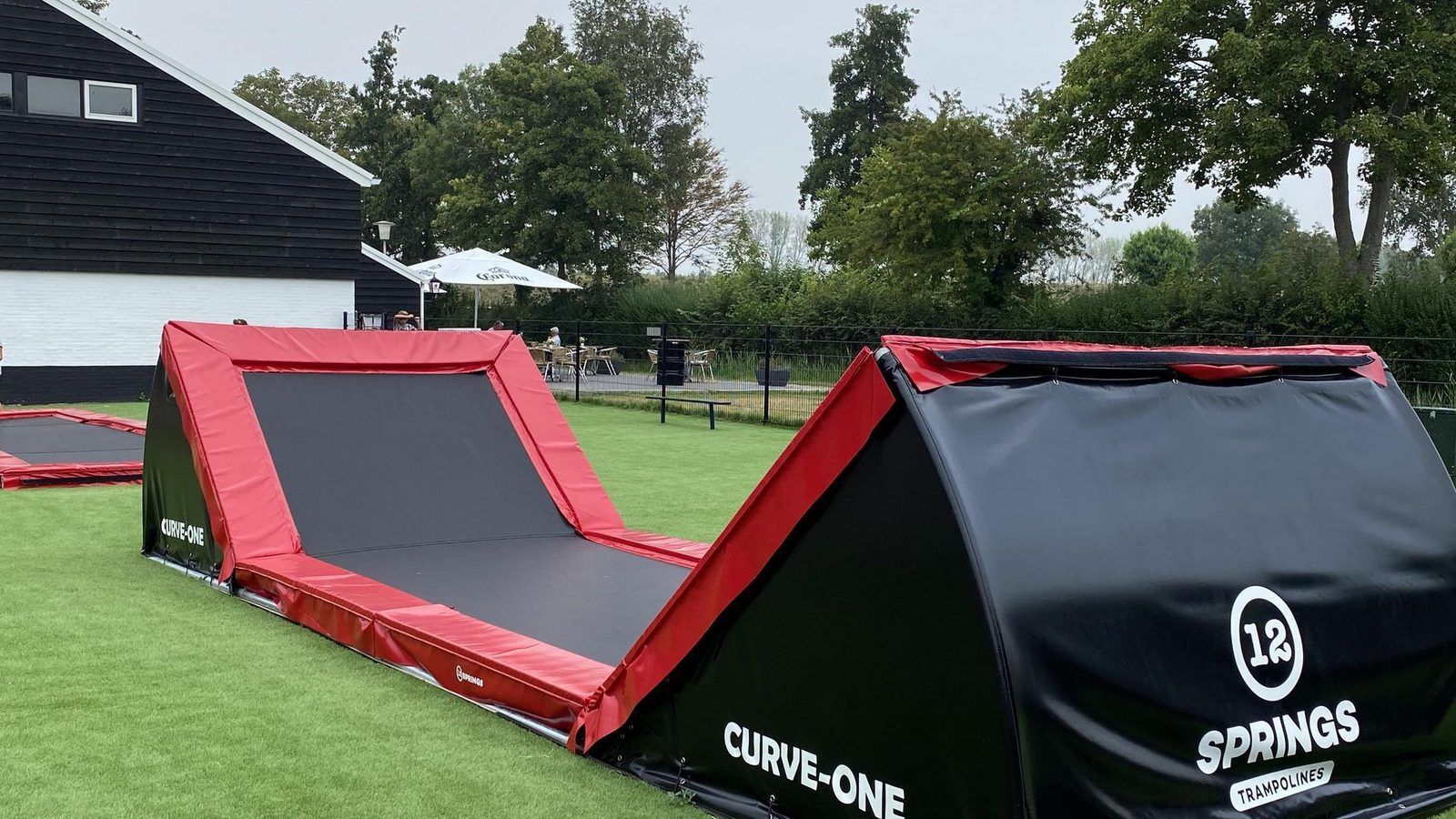 Trampolinepark vlakbij VZ2317 Luxe vakantiechalet in Scherpenisse, Zeeland voor sportieve activiteiten.