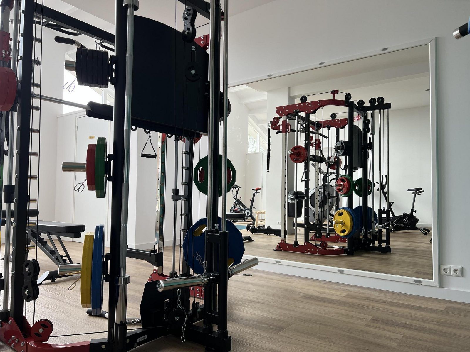 Fitnessruimte bij VZ2317 Luxe vakantiechalet in Scherpenisse, Zeeland voor sportliefhebbers.