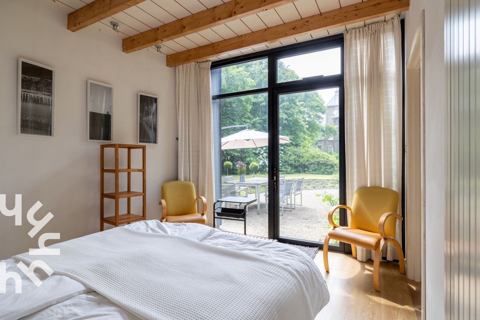 Vacation home ZE1302 in Koudekerke, Walcheren with sunny garden and comfortable deck chairs in Zeeland.