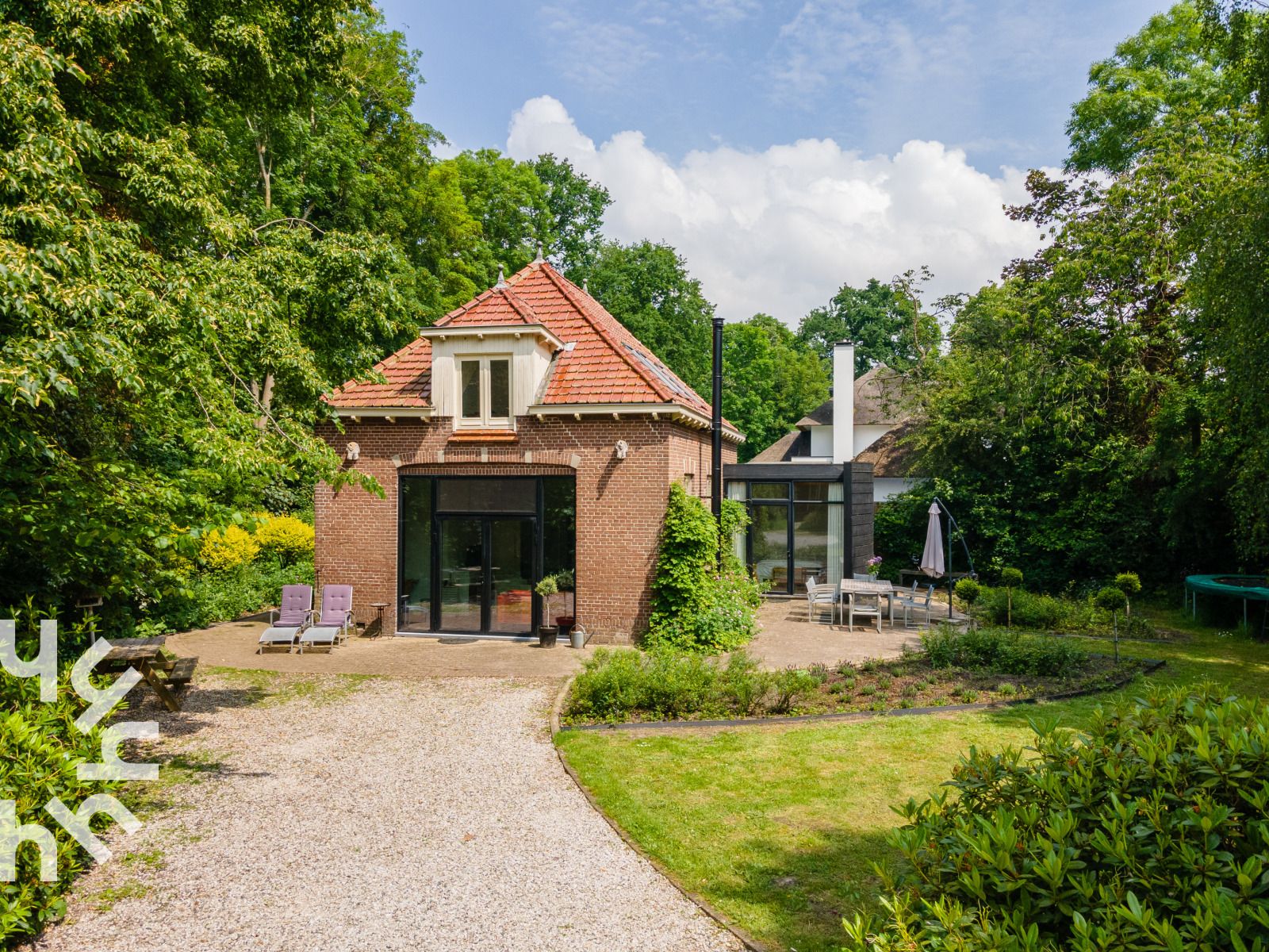 Aerial photo of vacation home ZE1302 in Koudekerke, Walcheren surrounded by greenery in Zeeland.