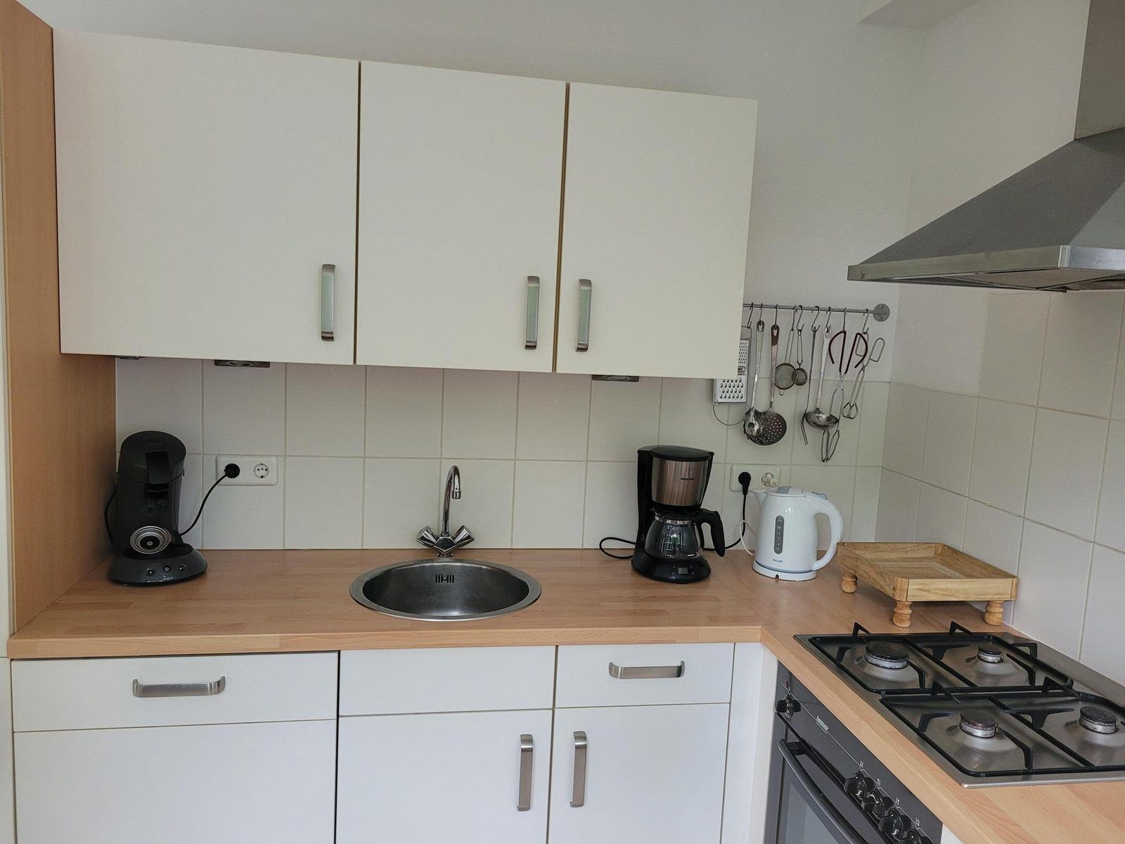 Volledig uitgeruste keuken in VZ2330 Vakantiehuis Oostkapelle, Walcheren, Zeeland.