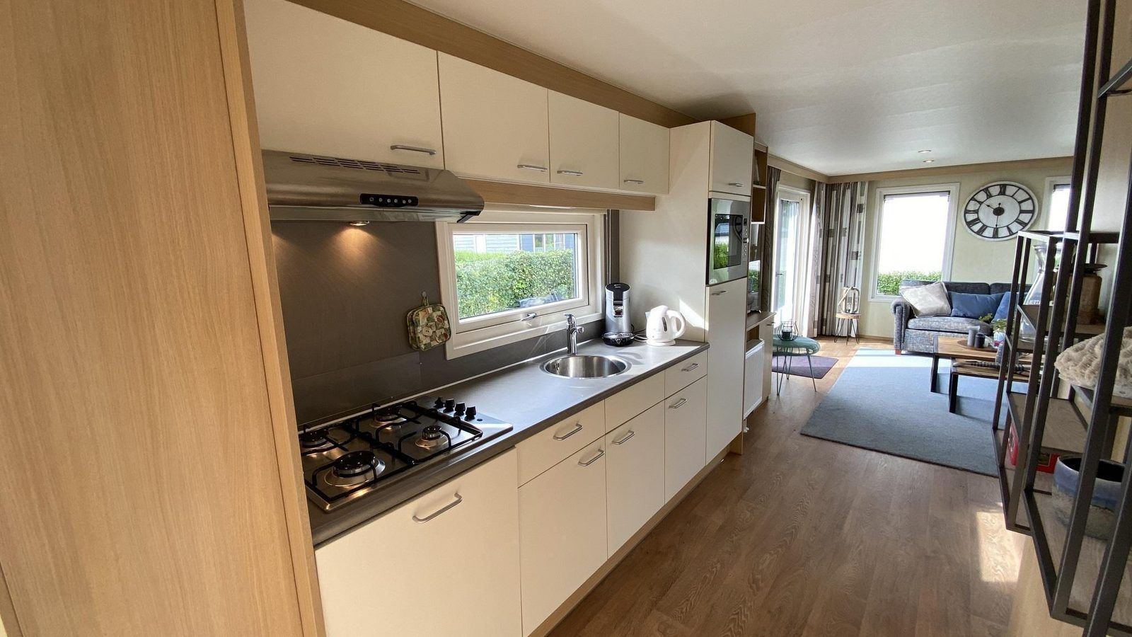 Gemuetliche Kueche in VZ882 Ferienchalet Oostkapelle, Walcheren.