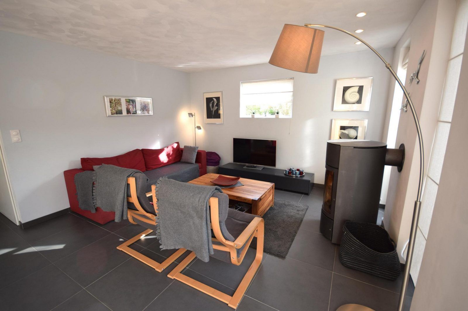 Stijlvolle zithoek met open haard in VZ1175 Vakantiehuis, Oostkapelle, Walcheren, Zeeland.