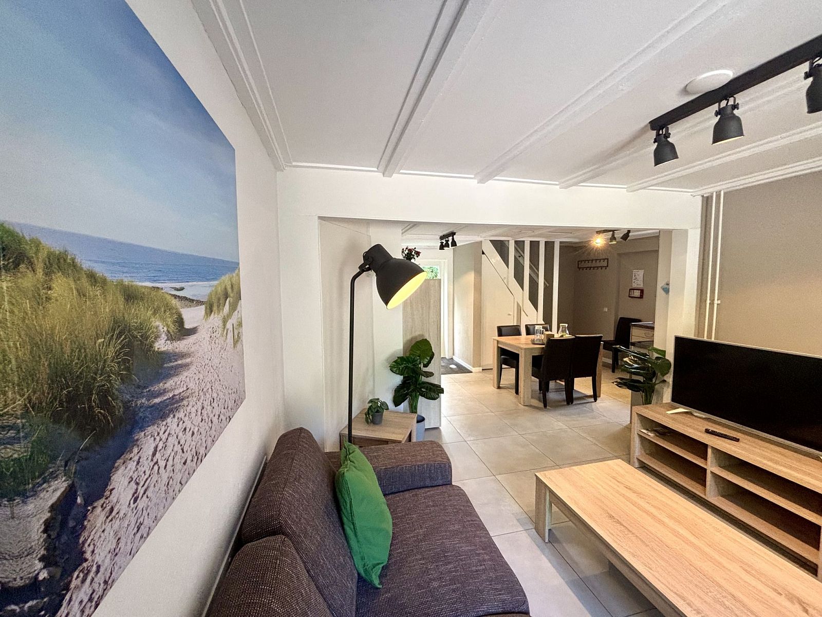 Moderne woonkamer in Appartement Boszicht 6, Oostkapelle, Walcheren, Zeeland.